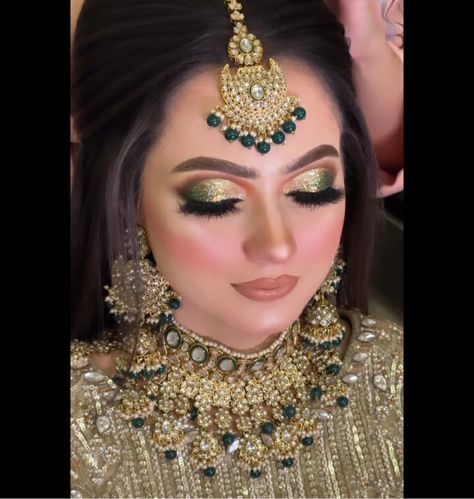 Best Makeup Brush Cleaner, Bridal Makeup Videos, Yellow Eye Makeup, Celebrity Style Dresses, Makeup Order, Bridal Makeup Images, Wedding Outfits For Groom, Bridal Eye Makeup, Pakistani Bridal Makeup