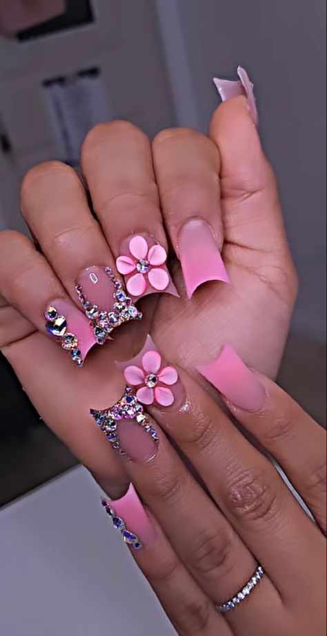 Duck Nail Art Design, Short Freestyle Nail Designs, Medium Junk Nails, Short Bling Acrylic Nails, Cute Freestyle Nails, Short Junk Nails, Short Freestyle Nails, Nail Suite, Fluffy Edges