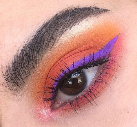 Orange Purple Makeup, Orange And Purple Makeup, Color Eyeliner Makeup, Eyeliner Brown Eyes, Burlesque Makeup, Creative Eyeliner, Halloween Eyeshadow, Orange Eye Makeup, Purple Eyeliner