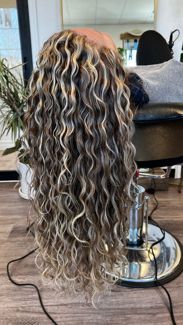 Blonde Highlights Curly, Blonde Highlights Curly Hair, Curly Highlights, For Brunettes Highlights, Dyed Curly Hair, Highlights Curly, Highlights Curly Hair, Brunettes Highlights, Brown Curly Hair