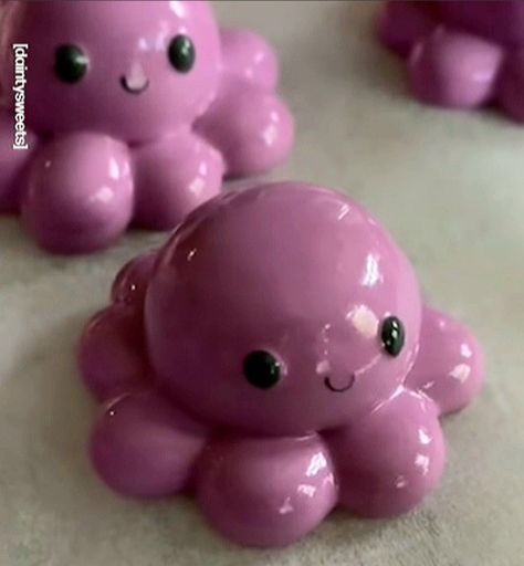 Clay Inspo Animals, Merengue Cookies Cute, Small Clay Sculptures Aesthetic, Fluffy Clay Ideas, Cute Tiny Clay Things, Small Clay Sculptures Easy, Clay Figurine Tutorial, Easy Ceramics Ideas Simple, Trendy Clay Ideas