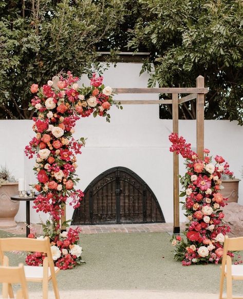 Chuppah Flowers, Wedding Chuppah, Hacienda Wedding, Flower Backdrop Wedding, Wedding Color Pallet, Tulip Wedding, Cat Wedding, Wedding Arch Flowers, Unique Wedding Flowers