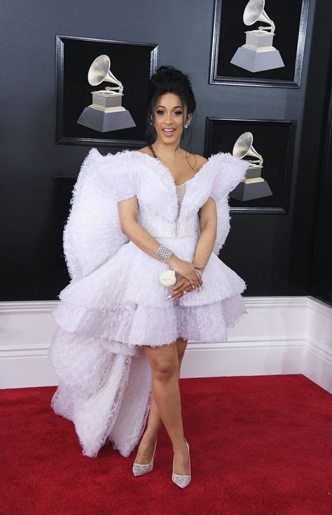 Grammy Dresses, Grammy Awards Red Carpet, Grammys Red Carpet, Carpet Trends, Carpet Styles, Stair Runners, Cardi B, Awards Ceremony, Red Carpet Looks