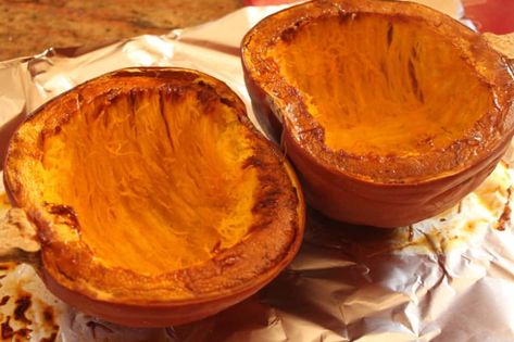 How to Prepare a Pumpkin (How to Cook, Bake or Roast a Pumpkin) In 3 Easy Steps! - Christina's Cucina Canning Pumpkin, Canning Veggies, Fresh Pumpkin Pie, Pumpkin Puree Recipes, Fall Recipes Pumpkin, Bake A Cake, Cooking Pumpkin, Yummy Fall Recipes, Homemade Pumpkin Puree