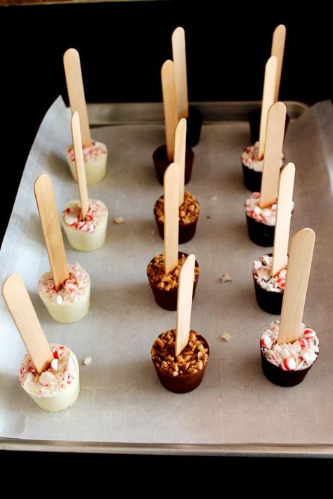 Hot Chocolate Stirrers Recipe, Hot Chocolate Sticks, Chocolate Stirrers, Hot Chocolate Stirrers, Chocolate Popsicles, Gourmet Hot Chocolate, Hot Chocolate Spoons, Diy Hot Chocolate, Chocolate Cake Pops