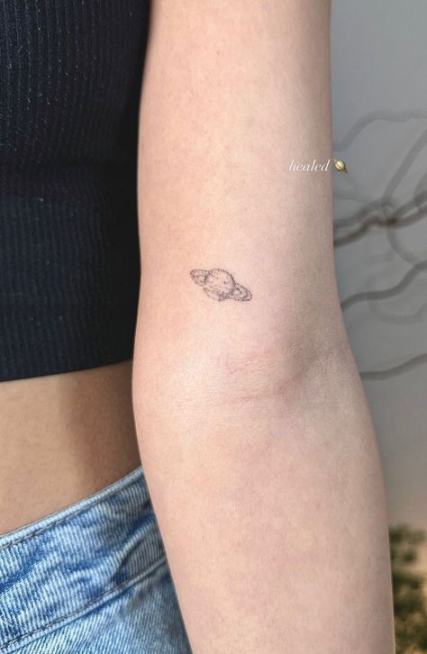 Planet Minimalist Tattoo, Planet Small Tattoo, Saturn Tattoo Fine Line, Fine Line Saturn Tattoo, Minimalistic Planet Tattoo, Planets Minimal Tattoo, Dainty Planet Tattoo, Saturn Tattoo, Live Tattoo