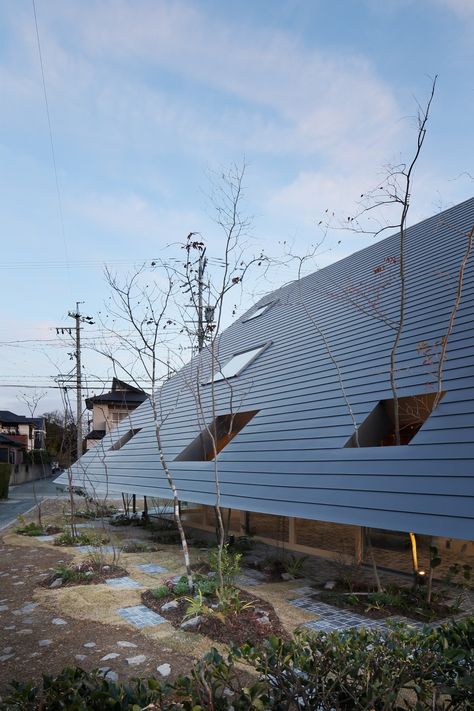 Image 3 of 42 from gallery of Eaves House  / mA-style architects. Photograph by… Small Mansion, Mansion Designs, Shed Roof, Architectural Section, A Frame House, Roof Framing, Traditional House, Landscape Architecture, Cozy House