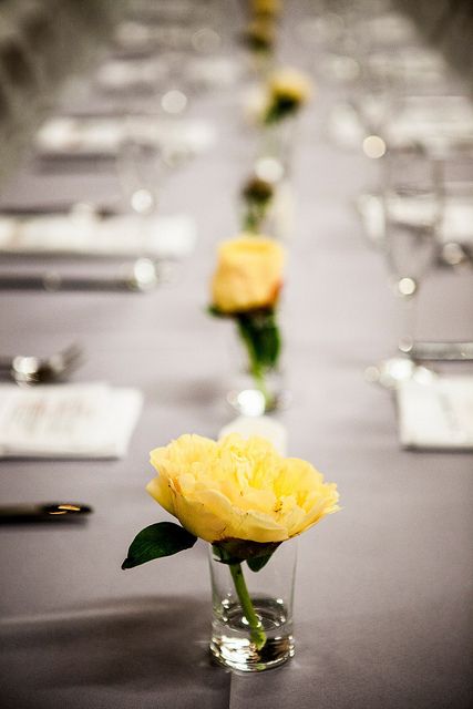 Wedding reception table; flowers by Pot & Box, photo by Sam Doyle Photography. Flyer Inspiration, Yellow Rose Flower, Yellow Wedding Flowers, Tafel Decor, Rose Centerpieces, Box Photo, Wedding Table Flowers, Wedding Reception Tables, Yellow Wedding