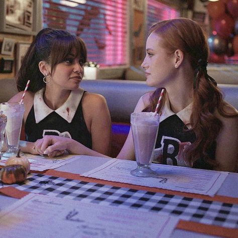 Cheryl And Toni, Archie And Betty, Cheryl Blossom Riverdale, Riverdale Cheryl, Vanessa Morgan, Betty And Veronica, Riverdale Cast, Cheryl Blossom, Oh My Love