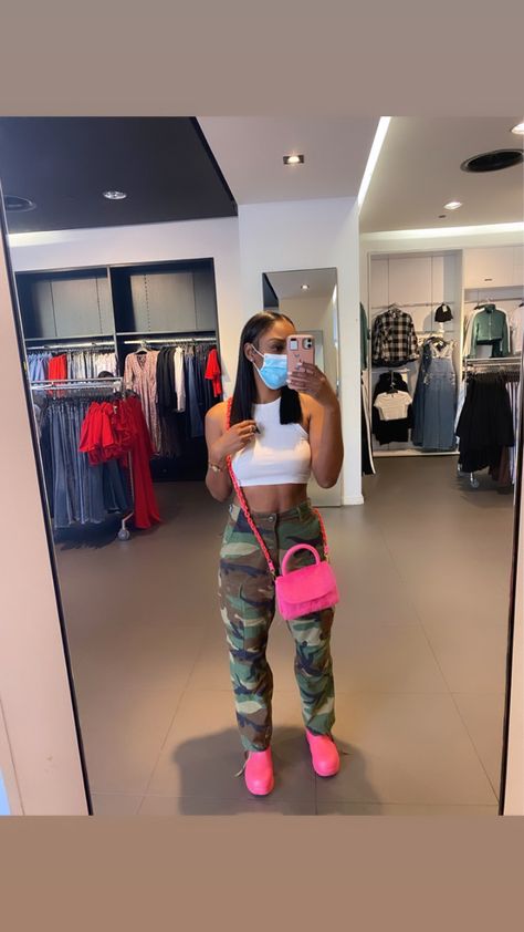 Puddle Boots Outfit, Camo Pants Outfit With Boots, Pink Army Pants Outfit, Outfits With Pink Shoes Sneakers, Pink Pants Outfit Black Women, Pink And Army Fatigue Outfits, Pink Shoes And Bag Outfit, Pink Sneakers Outfit Black Women, Outfits With Camo Skirt