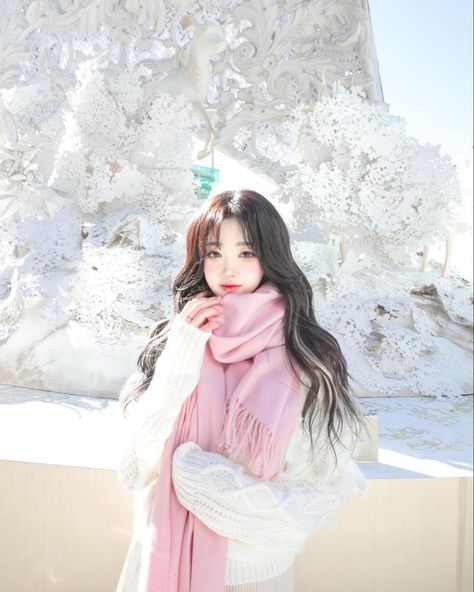 Winter Dps, Merry Pinkmas, Outgoing Outfits, Christmas Poses, Winter Outfits Snow, Korean Makeup Look, Snow Outfit, Harbin, Korean Aesthetic