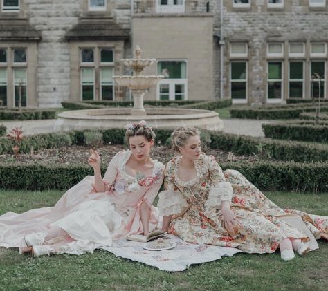 I saw @queen_astraea and @welldressedhistorian wearing Antoinette Mules and Pompadours, so I bought Antoinette Mules and Pompadours. ⁠ 📸 @lizabetroberts Queen Bridgerton, Queen Astraea, 1800 Dress, Sophie Rundle, American Duchess, Parent Trap, Girls Tea Party, Amazing Nature Photography, Fantasy Costumes