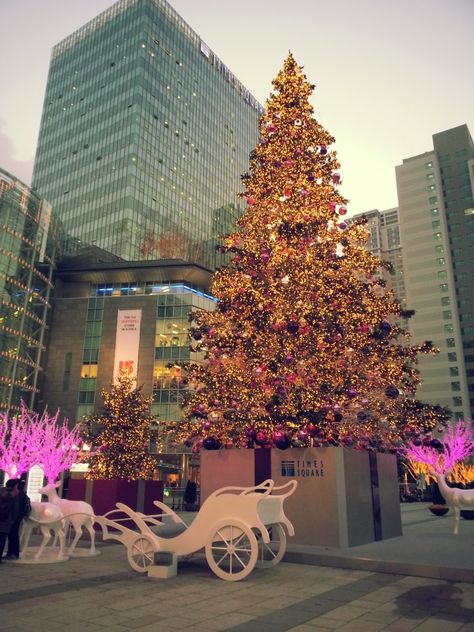 christmas all around .. X ღɱɧღ || Christmas in Seoul, Korea Christmas In Seoul, Seoul Wallpaper, Korea Christmas, Christmas Lights Wallpaper, Lights Wallpaper, Asian Interior, Traditional Colonial, Colonial Christmas, Aesthetic Space