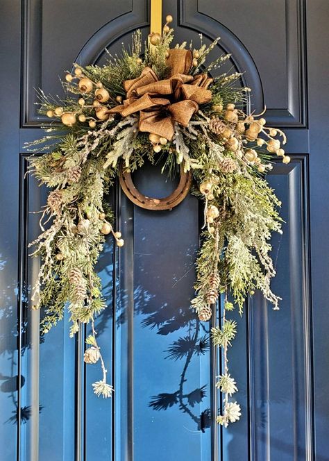 Live Wreaths, Western Christmas Decorations, Horseshoe Wreath, Western Wreaths, Cowboys Wreath, Horse Wreaths, Wreath Swag, Winter Wreaths, Horseshoe Crafts