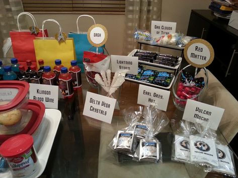 Live Long and Craft: Fun Star Trek Crafts to Try Out! Star Trek Party Ideas, Star Trek Birthday Party Ideas, Star Trek Themed Snacks, Star Trek Decorations Party, Star Trek Crafts, Star Trek Birthday, Star Trek Party, Star Trek Gifts, Star Trek Wedding