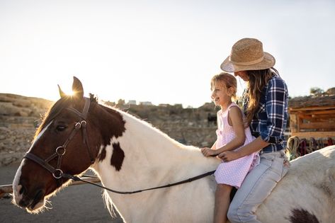 Mother Daughter Photoshoot, Pictures With Horses, Mommy And Me Photo Shoot, Riding A Horse, Family Canvas, Pony Rides, Happy Mother, Horse Photos, Kids Ride On