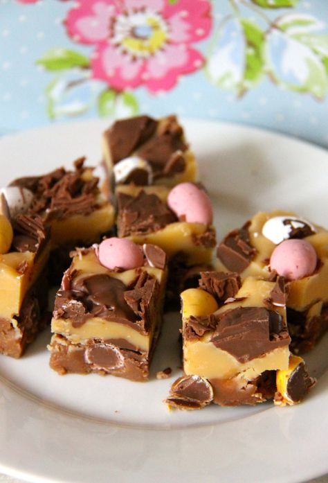 IMG_8996 Easter Fudge Recipes, Easter Fudge, Easter Bakes, Traybake Recipes, Easter Cooking, Janes Patisserie, White Chocolate Fudge, Tray Bake Recipes, Vanilla Fudge