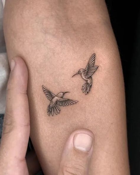 Tattoos For Men And Women, Hand And Finger Tattoos, Tattoos For Women Flowers, Petite Tattoos, Dope Tattoos For Women, 3d Tattoos, Discreet Tattoos, Subtle Tattoos, Mom Tattoos