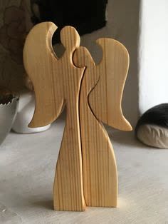 Christmas Wood Crafts Diy, Wood Projects Furniture, Wooden Angels, Tre Kunst, Affordable Christmas Decorations, Christmas Diy Wood, Wood Craft Patterns, Wooden Angel, Wood Art Projects