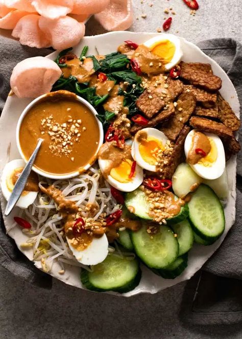 Overhead. photo of Gado Gado - Indonesian Salad with Peanut Sauce Gado Gado Recipe, Indonesian Salad, Indonesian Dishes, Salad With Peanut Sauce, Asian Salads, Bulgogi Recipe, Indonesian Recipes, Boiled Vegetables, Bahasa Melayu