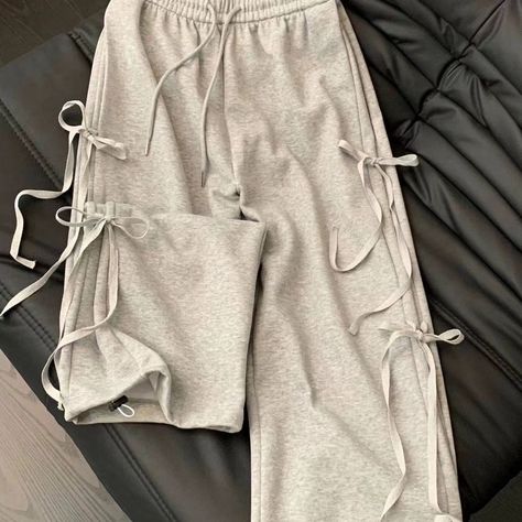 ᯓ Bow sweatpants ᯓ Price- 1269 + international shipping Size- S-2xl Takes 4-9 weeks to deliver Shop from link in bio!!! Dm only for queries . . . #sanrio #lamp #moonlamp #aesthetic #roomdecor #moon #PlushieLove #hellokitty #PlushieLove Cargo Sweatpants Outfit, Sweatpants Aesthetic, Bow Tie Pants, Sport Suit Women, Cargo Sweatpants, Sweatpants Outfit, Retro Sports, Outfits Y2k, Girlie Style