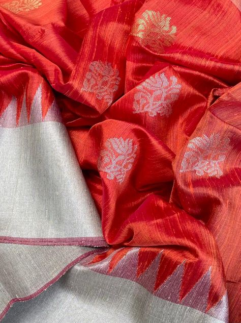 Khadi Silk Saree, Antique Gold Jewelry Indian, Saree Designs Party Wear, Antique Gold Jewelry, Elegant Saree, Girls Collection, Jewelry Indian, Gold Jewelry Indian, Pattu Sarees