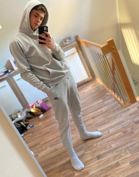 Guys In Grey Sweatpants, Cute Babies Photography, Sneakers And Socks, Soccer Socks, Tumblr Boys, Grey Sweatpants, White Boys, White Sock