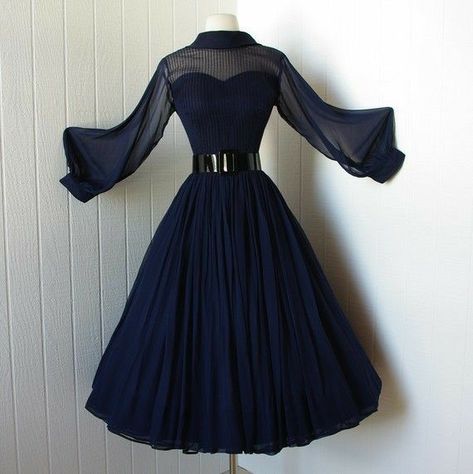 Bombshell Dress, Vintage 1950s Dresses, Cute Prom Dresses, Fancy Dresses, A Dress, Dream Dress, Lany, Pretty Dresses, A Black