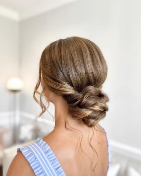 Simple Up Do Bridesmaid Hair, Wedding Guest Nail, Princess Updo, Formal Hairstyles Updo, Bridesmaid Hair Inspo, Strapless Dress Hairstyles, Updo Ideas, Bridemaids Hairstyles, Highlights For Dark Brown Hair