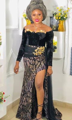 Lace and Suede/Velvet Combination Styles Velvet Gown Styles, Corset Lace Styles, Corset Asoebi Styles, Corset Asoebi, Gown Styles For Ladies, Unique Corset, Lace Asoebi Styles, Ankara Maxi Dress, Velvet Evening Gown