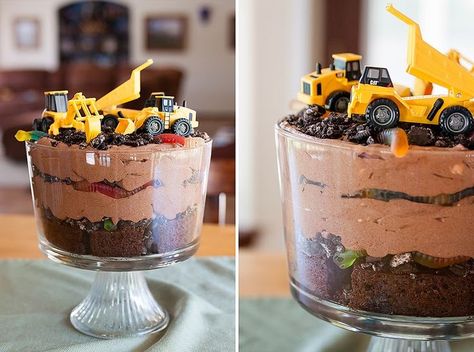 Cake With Gummy Worms, Dirt Cake With Gummy Worms, Dirt Cake Recipe, Dirt Cake Recipes, Dump Truck Birthday Party, Construction Theme Birthday Party, Vegan Birthday Cake, Cake Recipes For Kids, Dirt Cake