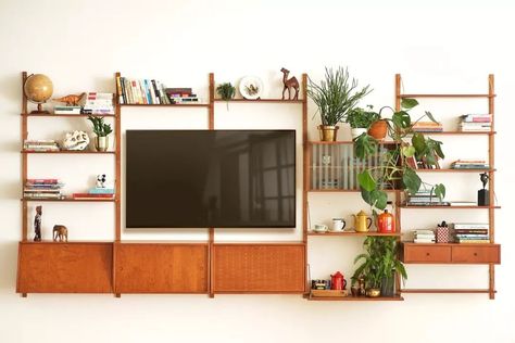 Mid Century Living Room Tv Wall, Cadovius Wall Unit, Mcm Shelves Decor, Mid Century Tv Wall Unit, Mid Century Modern Bookshelf Decor, Mid Century Modern Tv Wall Ideas, Mid Century Wall Unit With Tv, Mid Century Media Wall, Mcm Tv Wall