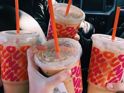 Best Dunkin Donuts Drinks, Dunkin Donuts Iced Coffee Orders, Dunkin Donuts Iced Coffee, Classic Hot Chocolate, Secret Menu Items, Mimosa Recipe, Toffee Nut, Frozen Hot Chocolate, Snickers Bar