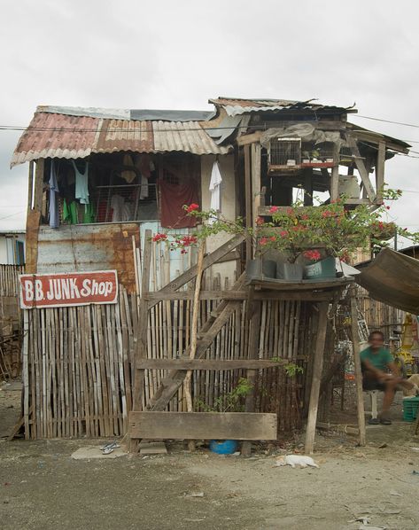 Fallout Aesthetic, Japanese Buildings, Shanty Town, Artist Working, Documentary Photographers, Urban Spaces, Good House, Urban Sketching, Environment Design