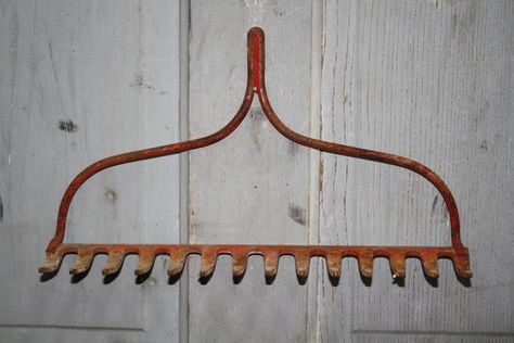 Rake Head for Display - item #2334 by auctionjunkies on Etsy Rustic Jewelry Holder, Hanging Wine Glasses, Cottage Chic Kitchen, Rake Head, Garden Tool Rack, Kitchen Utensil Holder, Nice Ideas, Reclaimed Pallet Wood, Edging Ideas