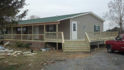 Wrap around mobile home porch. Would be a good front/side option in case the incline won't allow a full deck out back. Manufactured Home Porch, Porch Kits, Manufactured Home Remodel, Building A Porch, Mobile Home Living, Home Improvement Loans, Mobile Home Porch, Kitchen Remodel Design, Remodeling Mobile Homes