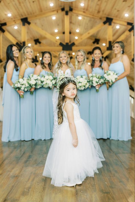 Wedding Poses Bride And Bridesmaids, Must Have Wedding Party Photos, Bridal Party Photos Bridesmaid, Wedding Poses For Photographer, Fun Wedding Poses For Bridal Party, Wedding Poses List, Flowergirl Wedding Pictures, Big Family Wedding Photos, Flowergirl Wedding Photos