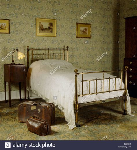 The Larkspur Bedroom at Standen with a bed from Heals an old leather suitcase and bag and wallpaper by William Morris Stock Photo Craftsman Style Bedroom, Suitcase And Bag, 1920s Bedroom, Period Interiors, Farm Bedroom, Witches Cottage, Old House Interior, Leather Suitcase, Old Beds