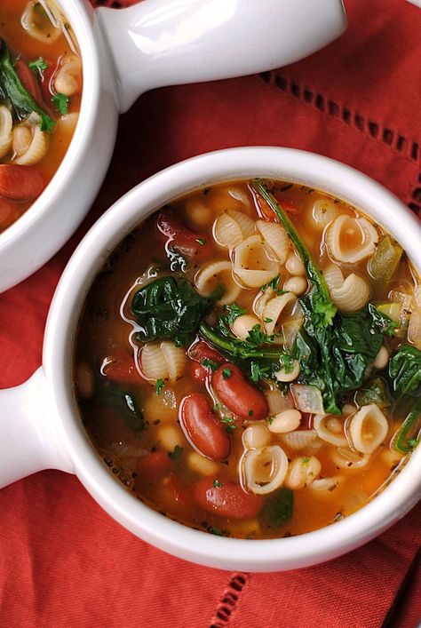 3 Meatless Soup, Sopa Minestrone, Olive Garden Minestrone Soup, Breakfast Soup, Minestrone Soup Recipe, Soup Healthy, Dinner Restaurants, Minestrone Soup, Quick Dinner Recipes