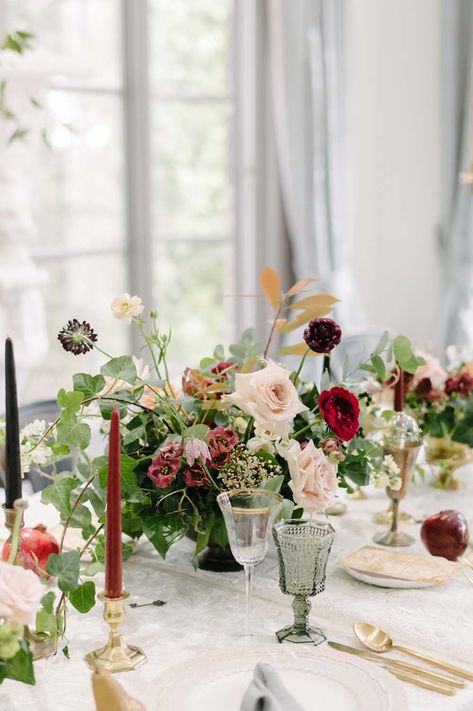 Love this tablescape! Romantic Garden Color Palette, Garden Color Palette, Romantic Wedding Flowers, Flowers Candles, Autumn Palette, Surprise Engagement, Wedding In Italy, Como Italy, Romantic Garden