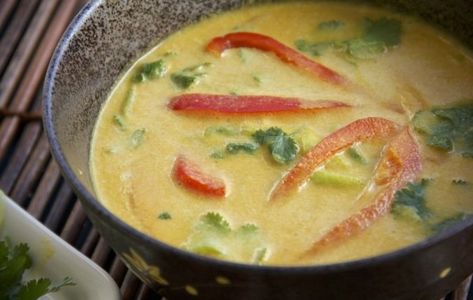 Vegan Coconut Curry, Soups Vegan, Raw Soup, Curry Soup Recipes, Coconut Curry Soup, Thai Chili, Natural Recipes, Vegan Coconut, Keto Vegan