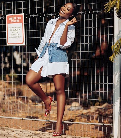 Debbie Beeko no Instagram: “Another DIY I made out of my old denim pants a few months back. • • Photography by @quarets • • #diy #diyblogger #denimaddict #minimal…” Denim Corset Belt, Off Shoulder Diy, Back Photography, Ropa Upcycling, Outfits Sommer, Diy Denim, Vintage Mom Jeans, Denim Corset, Denim Belt