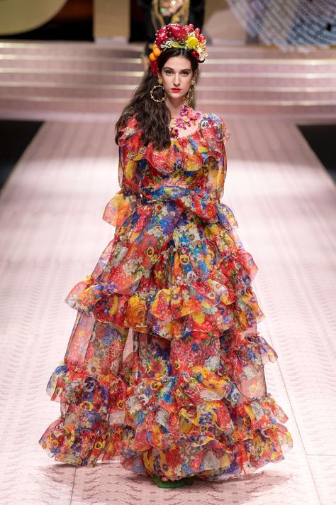 Couture Mode, Milano Fashion Week, Milan Fashion Weeks, Dolce E Gabbana, Haute Couture Fashion, Couture Gowns, Fashion Show Collection, Flower Fashion, Luxury Life