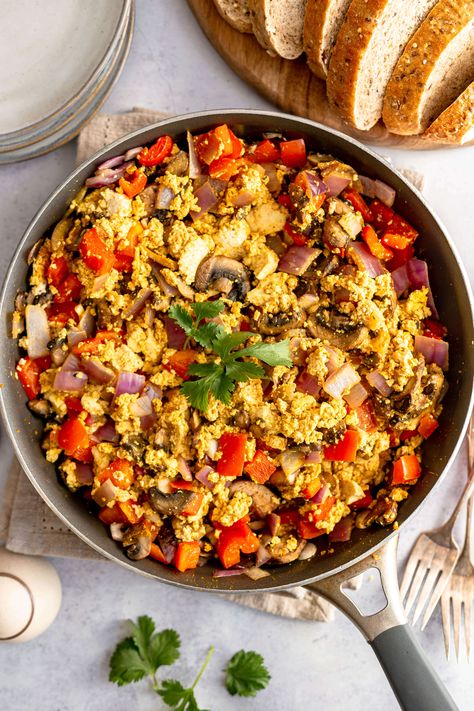 Oil-Free Vegan Tofu Scramble Tofu Breakfast Scramble, Scramble Tofu, Tofu Scrambled Eggs, Vegan Tofu Scramble, Tofu Scramble Vegan, Scrambled Tofu Recipe, Tofu Breakfast, Scrambled Tofu, Food Motivation