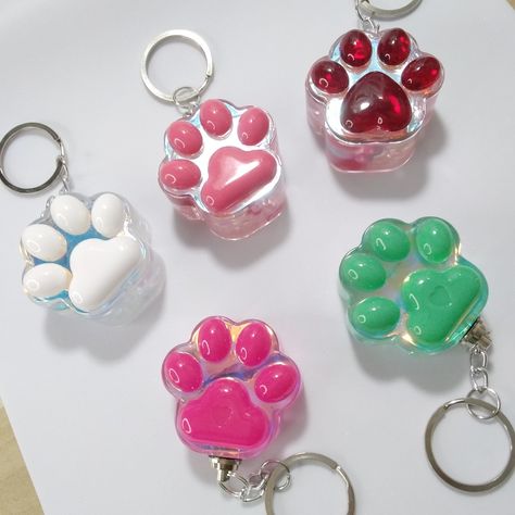 Mouse Wallpaper, Keychain Craft, Dog Keychain, Mickey Mouse Wallpaper, Wristlet Keychain, Key Chains, Resin Crafts, Paw Print, Keychains