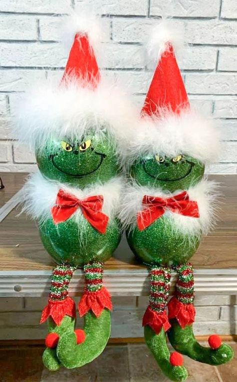 Grinch Crafts, Grinch Decorations, Fish Bowls, Grinch Christmas Party, Whoville Christmas, Grinch Christmas Tree, Tree Theme, Grinch Christmas Decorations, Holiday Crafts Christmas