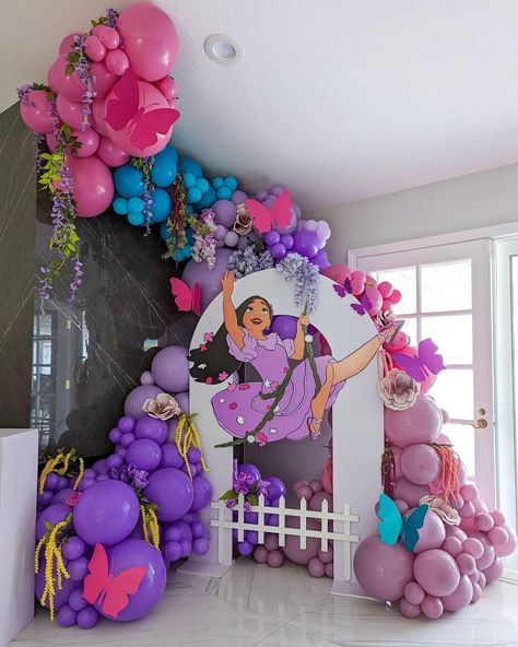 Encanto Birthday Balloon Arch, Encanto Balloon Decorations, Encanto Birthday Party Backdrop, Decoracion Isabella Madrigal, Isabella Encanto Backdrop, Princess Theme Birthday, Party Table Settings, Birthday Party Crafts, Diy Birthday Decorations