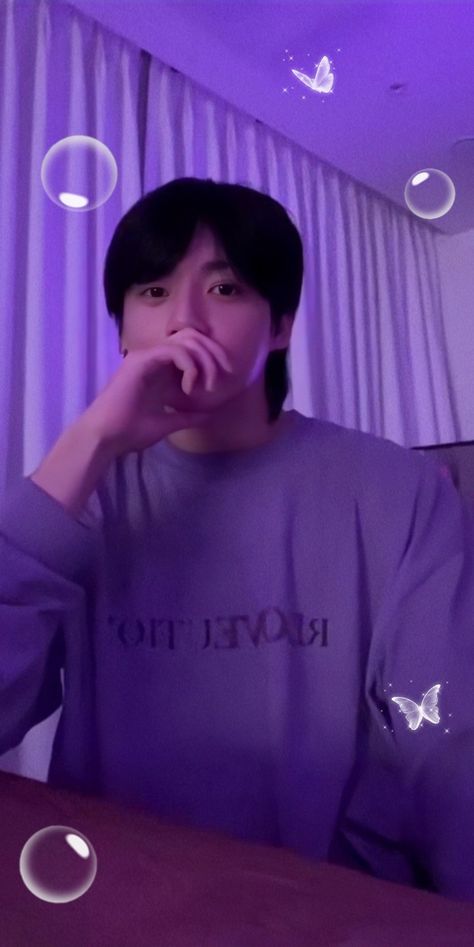 Jungkook Purple Wallpaper Aesthetic, Wallpapers Junkook, Jungkook Purple Wallpaper, Live Wallpaper Lockscreen, Jungkook Weverse Live Wallpaper, Jungkook Purple Aesthetic, Jungkook Live Wallpaper, Dark Purple Wallpaper Iphone, Jungkook Purple