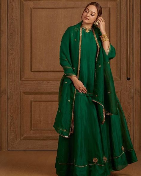 Green Sharara, Kurta Set With Dupatta, Lehenga Designs Simple, Casual Indian Fashion, Desi Fashion Casual, Salwar Kamiz, Traditional Indian Outfits, Bridal Dress Fashion, Sonakshi Sinha