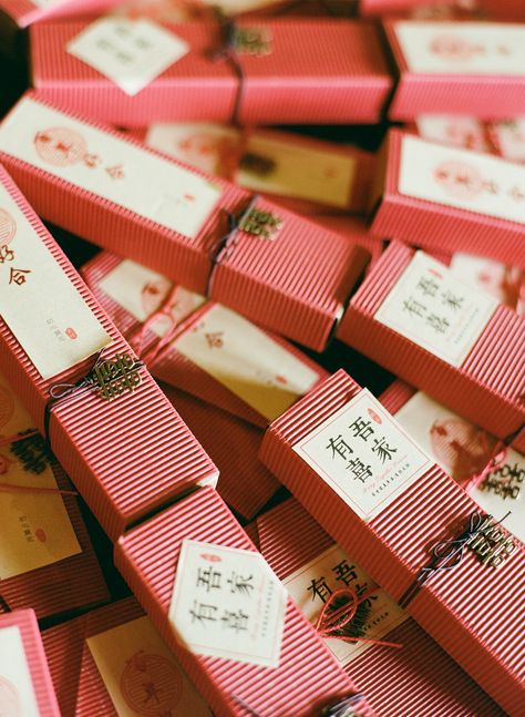 Wedding Guest Couple Outfit, Wedding Guest Couple, Chinese Wedding Favors, Double Happiness Wedding, Double Happiness Symbol, Happiness Symbol, Sentimental Wedding, Candy Wedding Favors, Wedding Exits